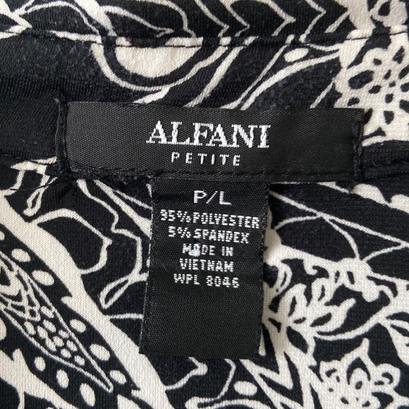 5/$10❤️❤️❤️Black & White Paisley Tapered Top - Picture 5 of 6